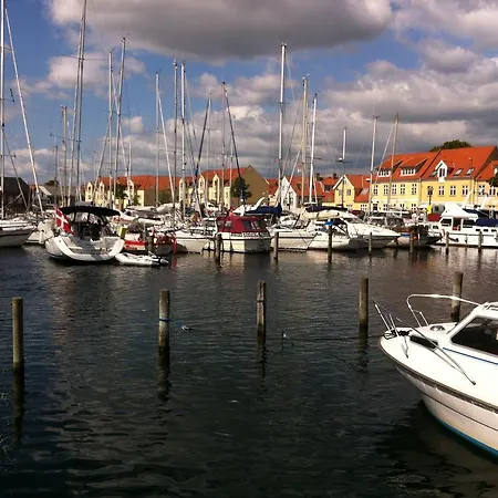 فندق Hotel Faaborg 3*